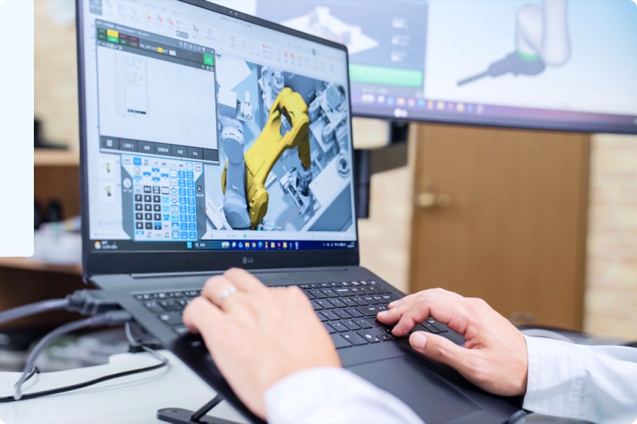 ロボットシミュレーションを行うノートPC
